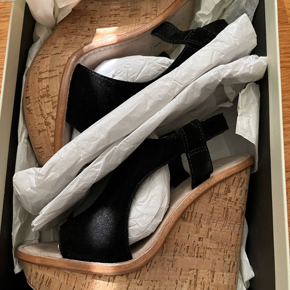 NEW. Elizabeth and James black suede wedges size 7 - Picture 2 of 11